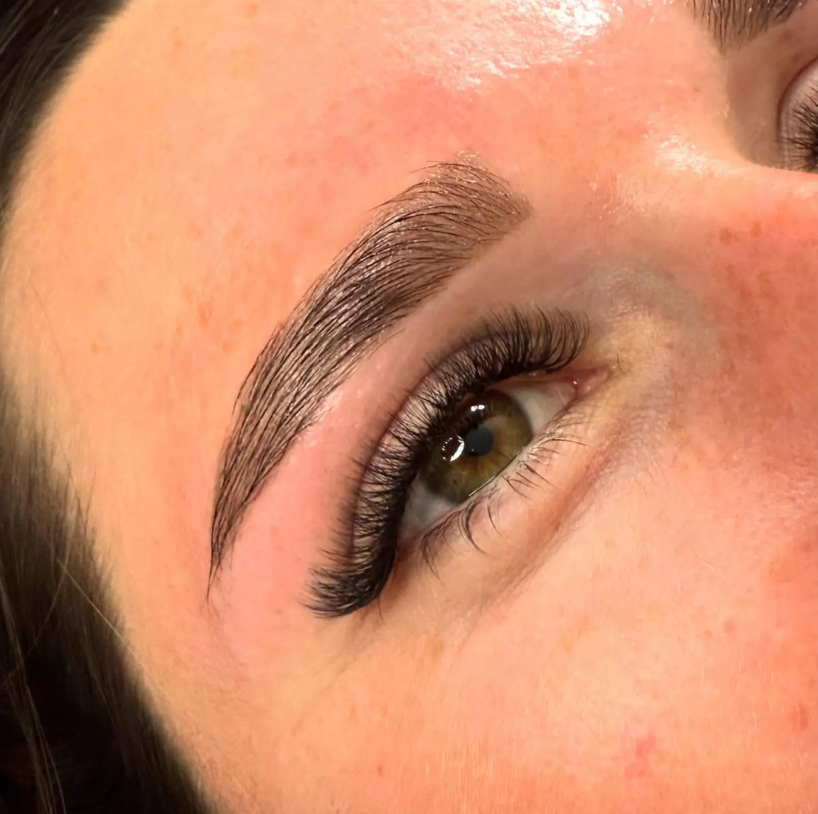 Russian volume lashes with eyebrow wax and tint